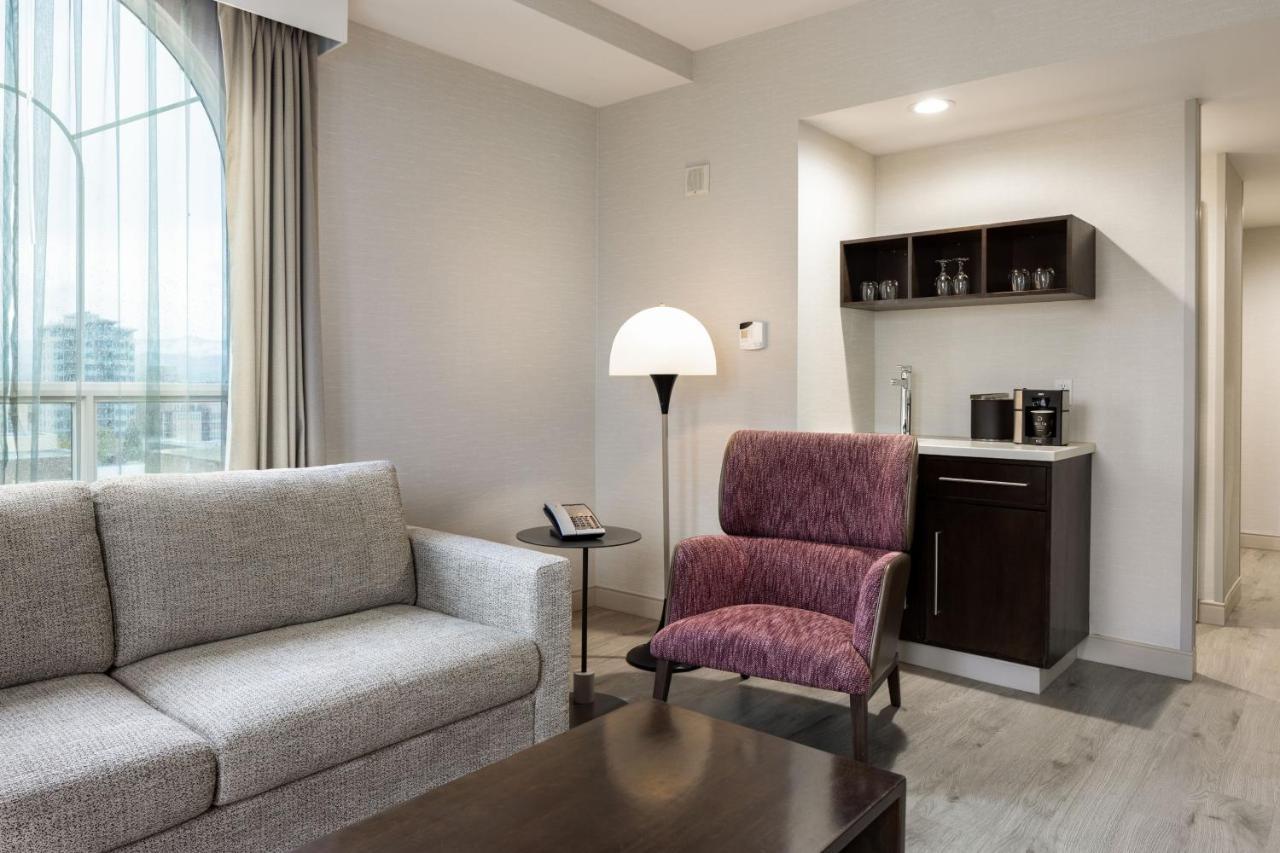 Delta Hotels By Marriott Grand Okanagan Resort Kelowna Exterior foto
