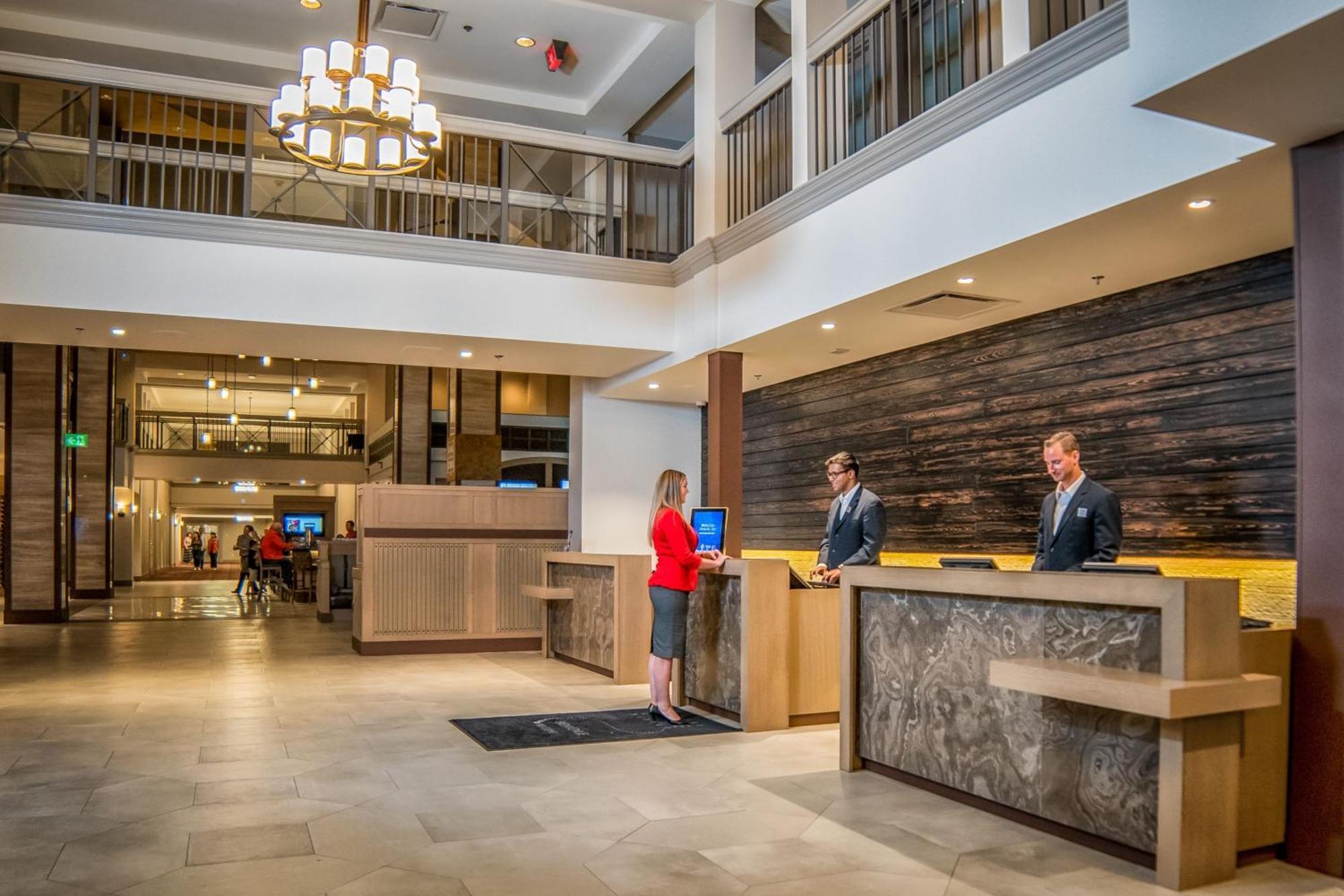 Delta Hotels By Marriott Grand Okanagan Resort Kelowna Exterior foto