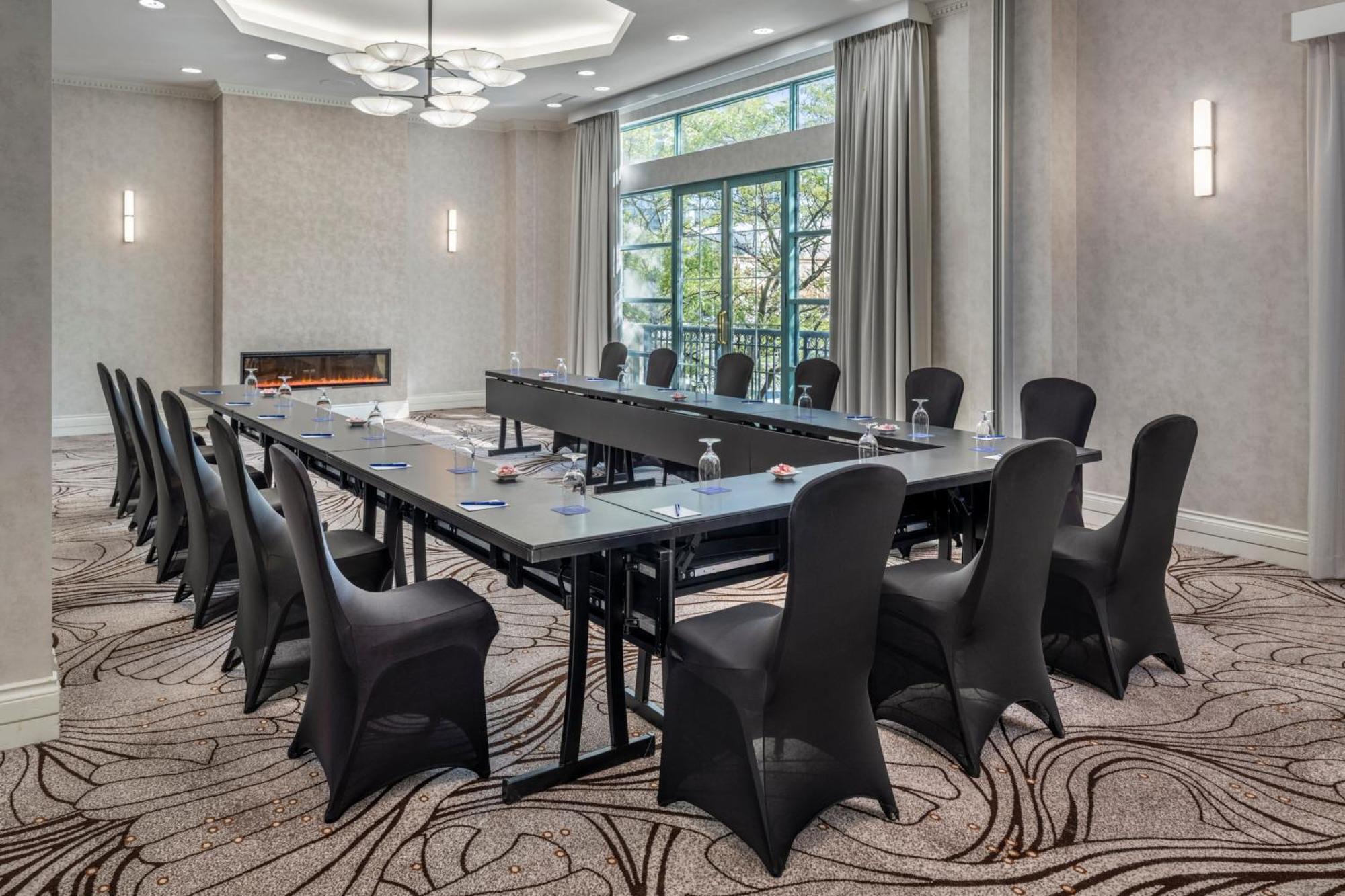 Delta Hotels By Marriott Grand Okanagan Resort Kelowna Exterior foto
