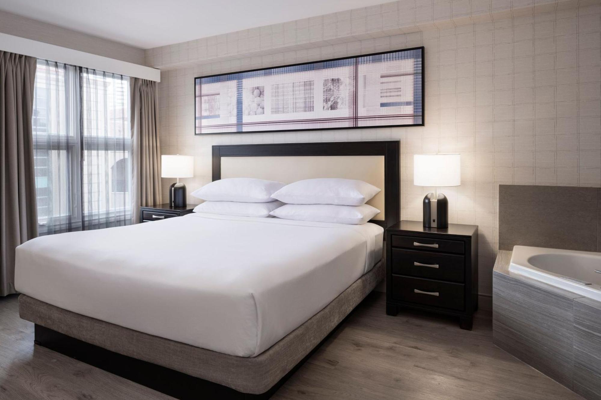 Delta Hotels By Marriott Grand Okanagan Resort Kelowna Exterior foto
