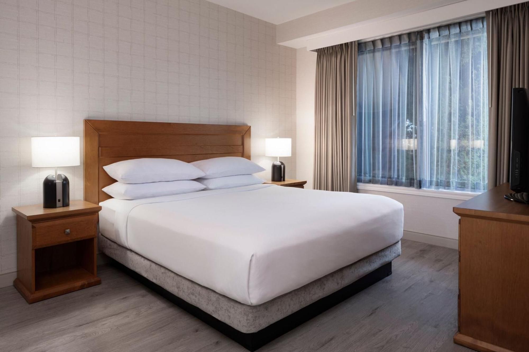 Delta Hotels By Marriott Grand Okanagan Resort Kelowna Exterior foto