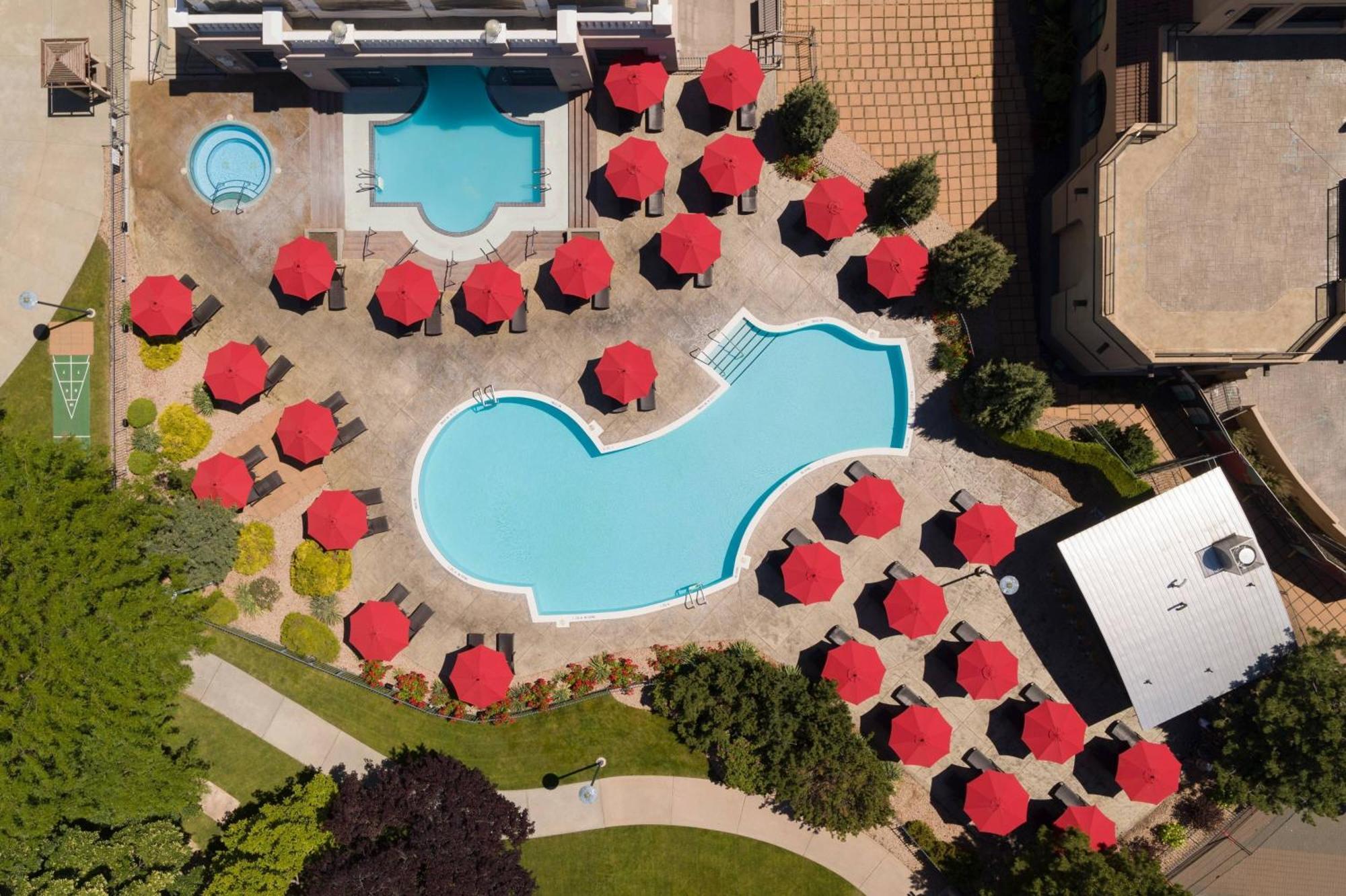 Delta Hotels By Marriott Grand Okanagan Resort Kelowna Exterior foto