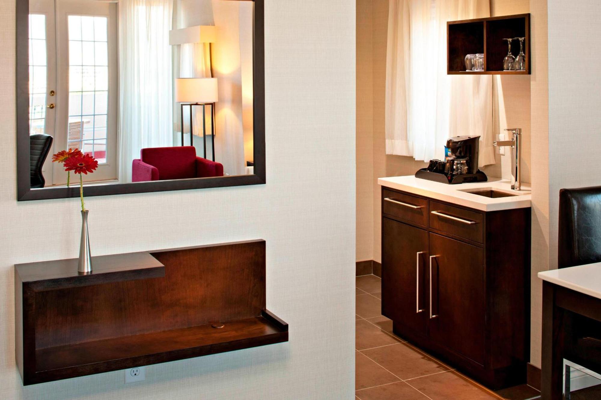 Delta Hotels By Marriott Grand Okanagan Resort Kelowna Exterior foto