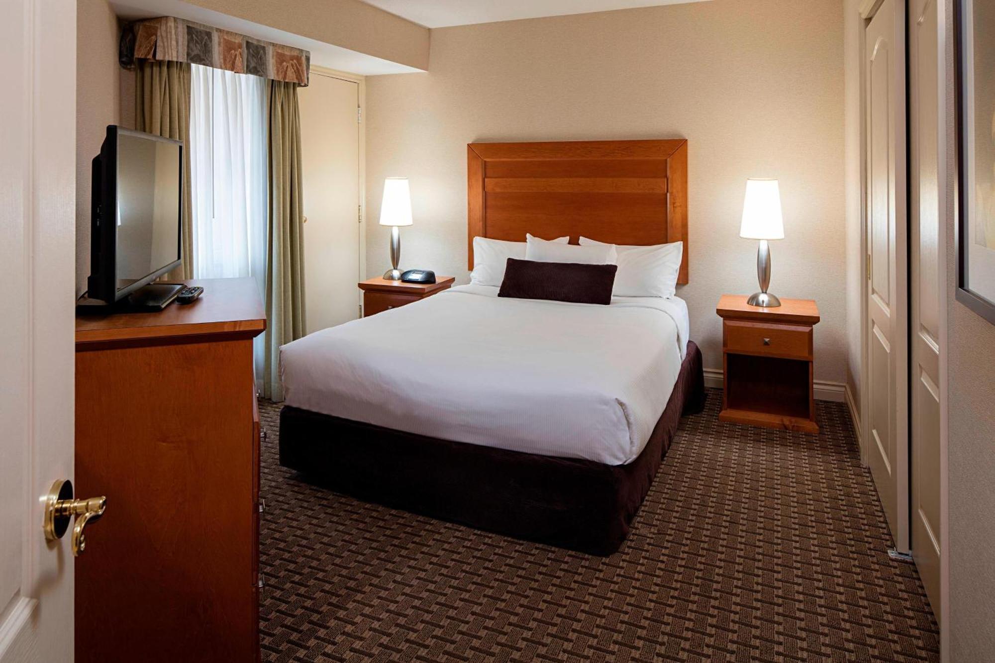 Delta Hotels By Marriott Grand Okanagan Resort Kelowna Exterior foto