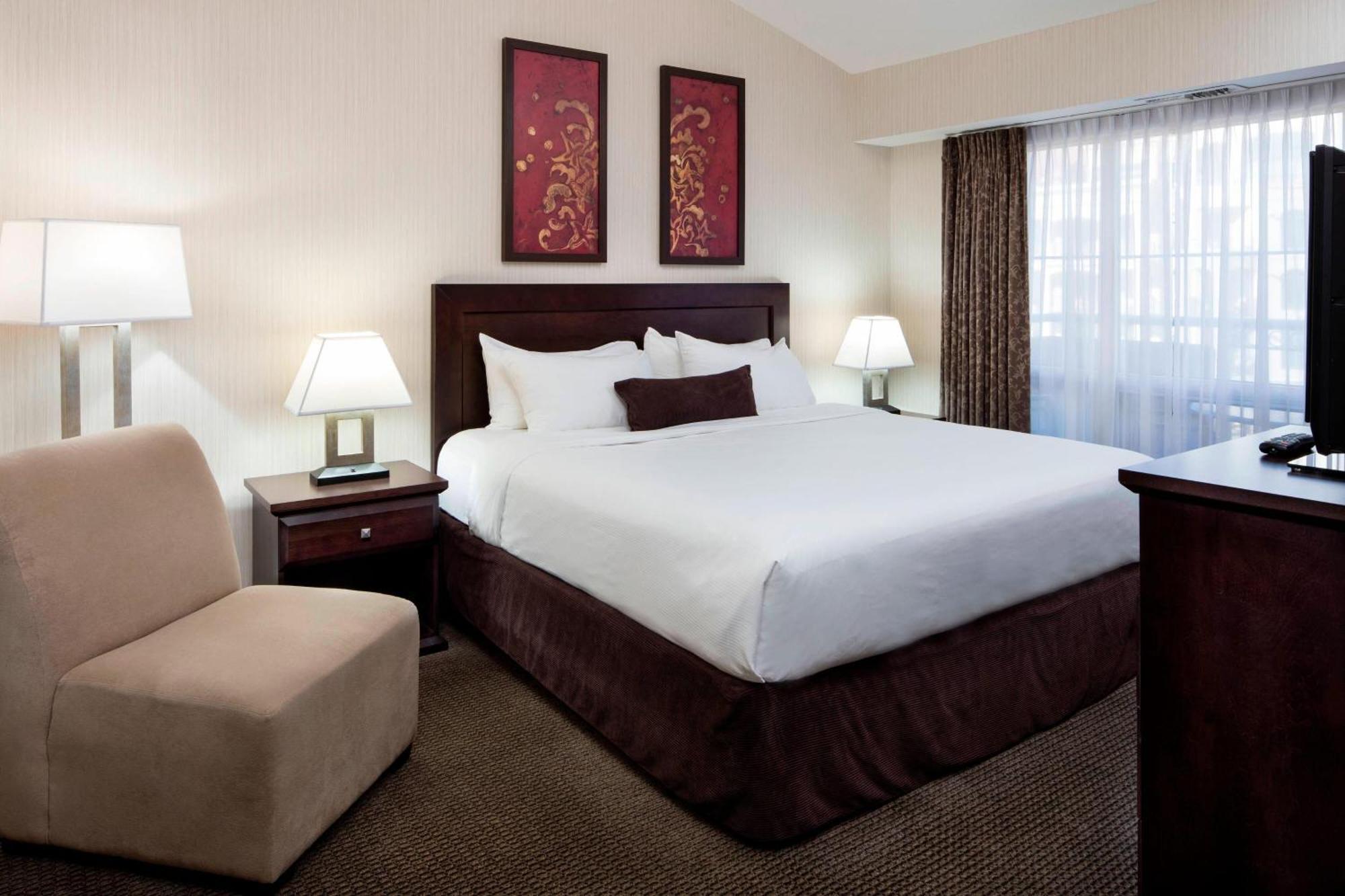 Delta Hotels By Marriott Grand Okanagan Resort Kelowna Exterior foto